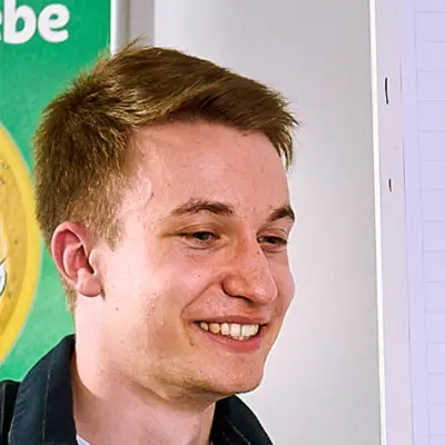 Portrait Lucas Schmid, Azubi im 2. Lehrjahr.